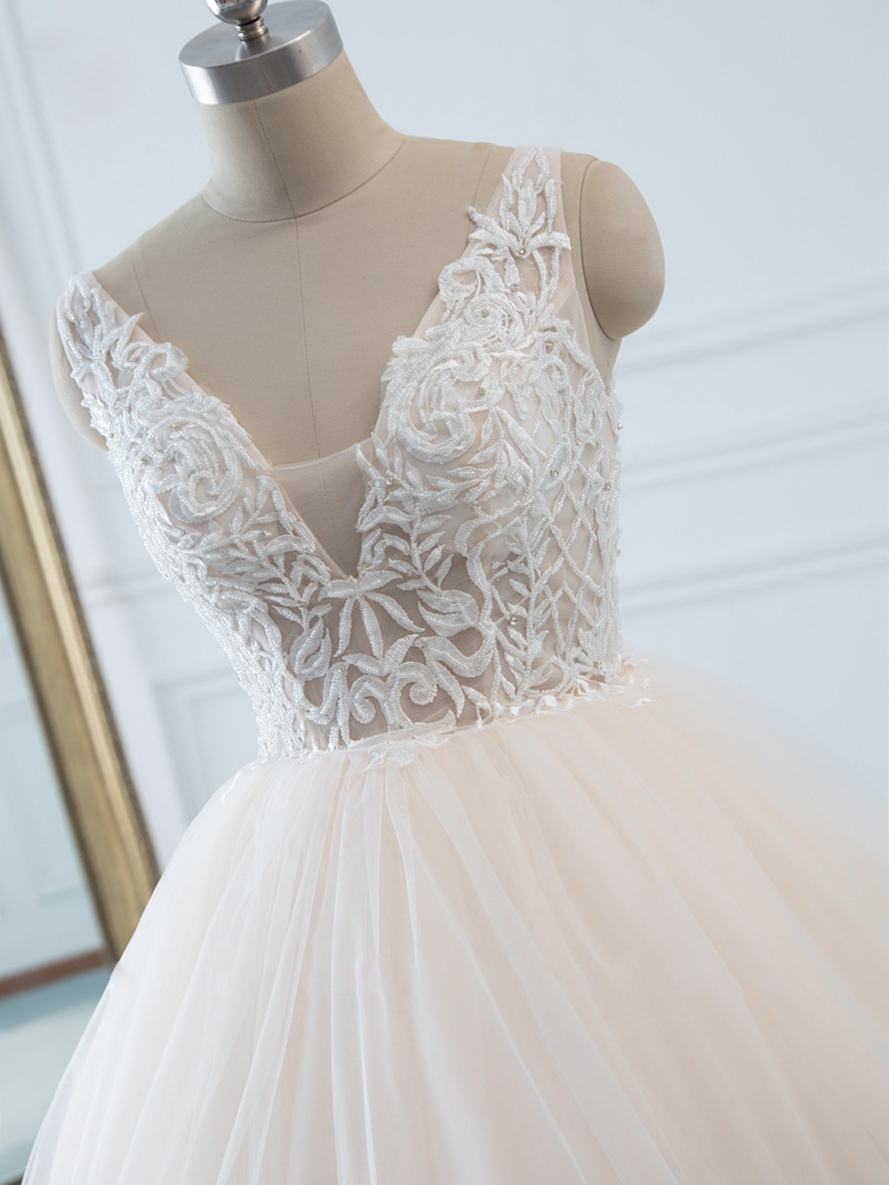 Elegant Ruffled Sliky Tulle V-Neck A-Line Wedding Dress Champaghe linning and ivory tulle Sleevess Beaded Pearls Appliques Bridal Gowns can customize
