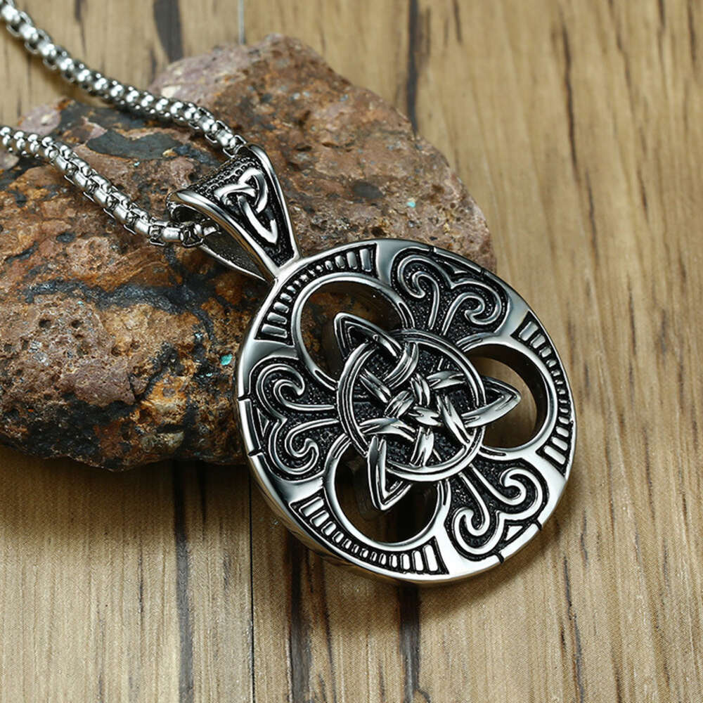 Celtic Trinity Knot Circle Tag Pendant Necklace Triquetra Symbol Round Charm With Stainless Steel Chain Punk Irish Concentric Knot Jewelry Accessories