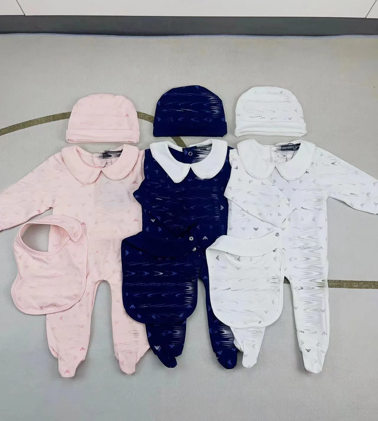 Rompers Fashion Infant kids romper designer Newborn baby girls letter printed long sleeve jumpsuits hat bibs 3pcs Luxury babies cotton 1st climb cloth