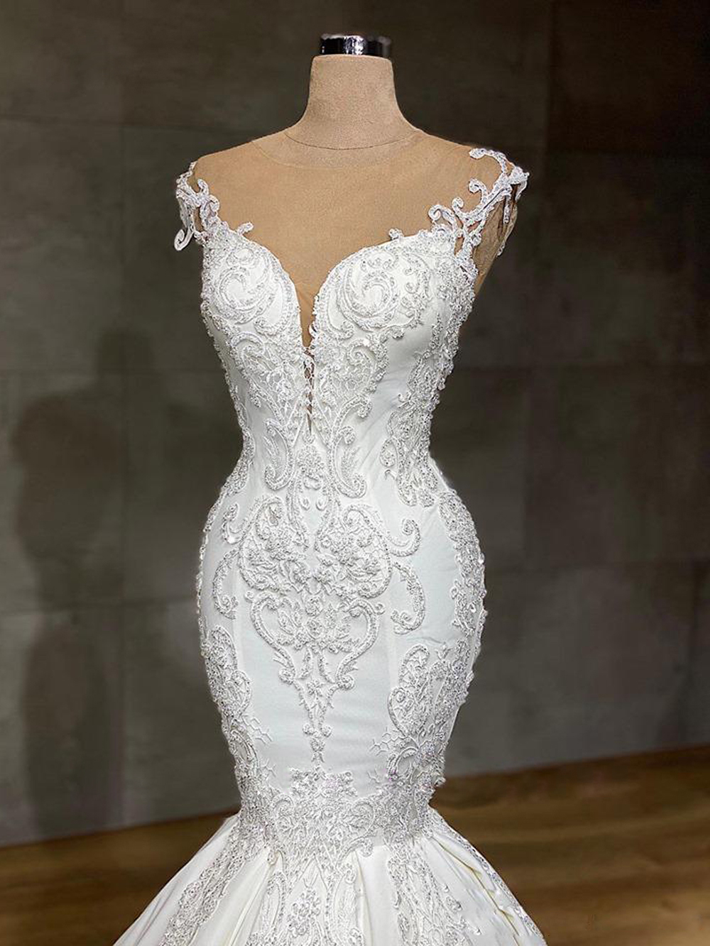 Romantic Embroidery Lace Mermaid Wedding Dress With Beading Pearls Illusion Neck Trumpet Bridal Gowns