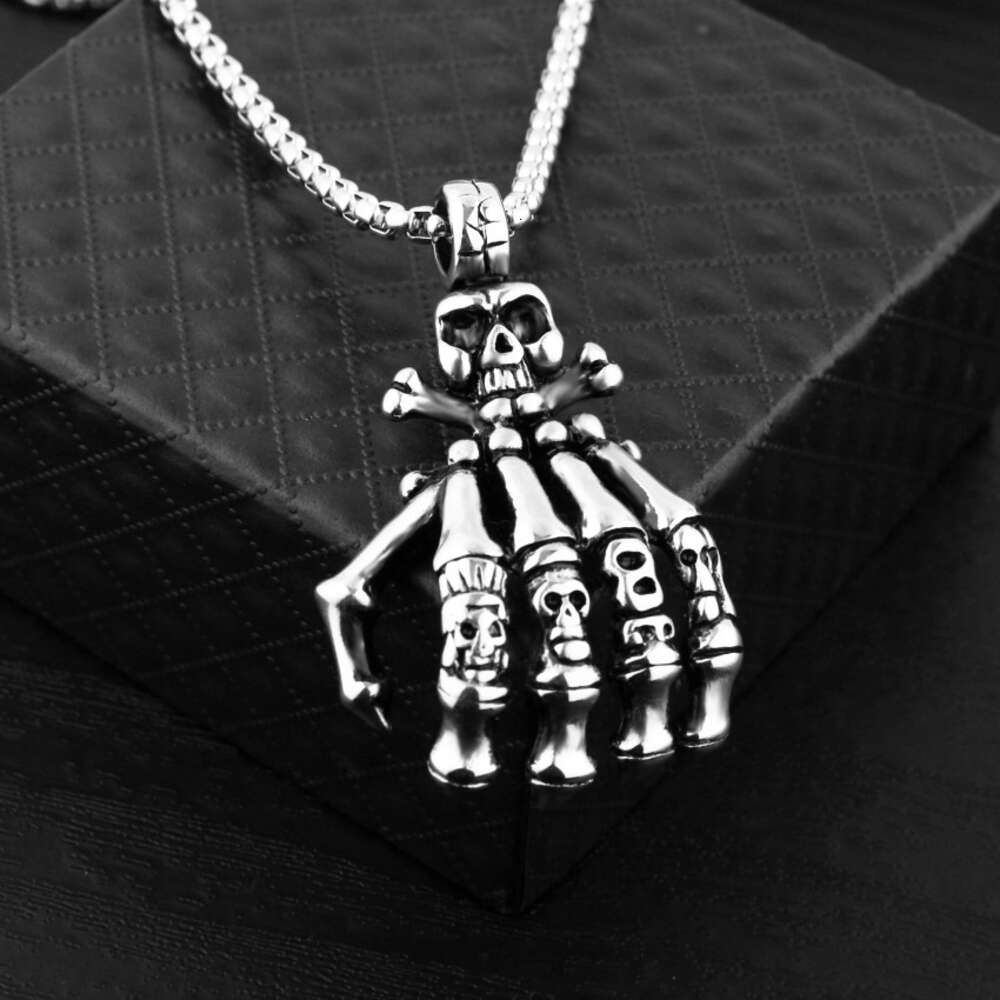 Wolf Tide Skeleton Hand Bone Grab Pendant Necklace Long Stainless Steel Chain Halloween Gifts Punk Gothic Hip Hop Necklaces Men's Party Jewelry B
