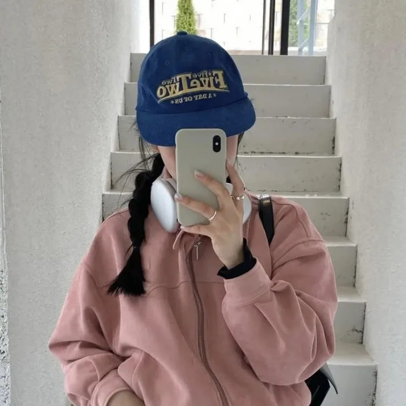 American Retro Corduroy Baseball Caps for Women Autumn and Winter Street Snap Fashion Embroidered Letter Hiphop Mens Hats 240220