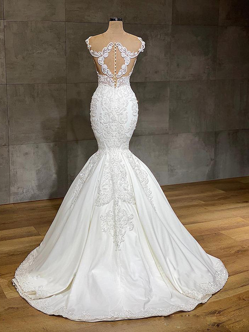 Romantic Embroidery Lace Mermaid Wedding Dress With Beading Pearls Illusion Neck Trumpet Bridal Gowns