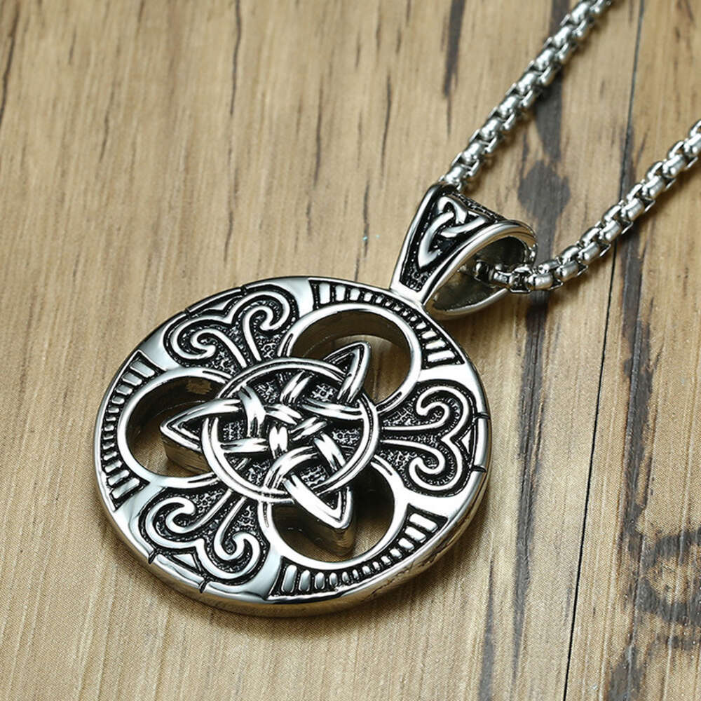 Celtic Trinity Knot Circle Tag Pendant Necklace Triquetra Symbol Round Charm With Stainless Steel Chain Punk Irish Concentric Knot Jewelry Accessories