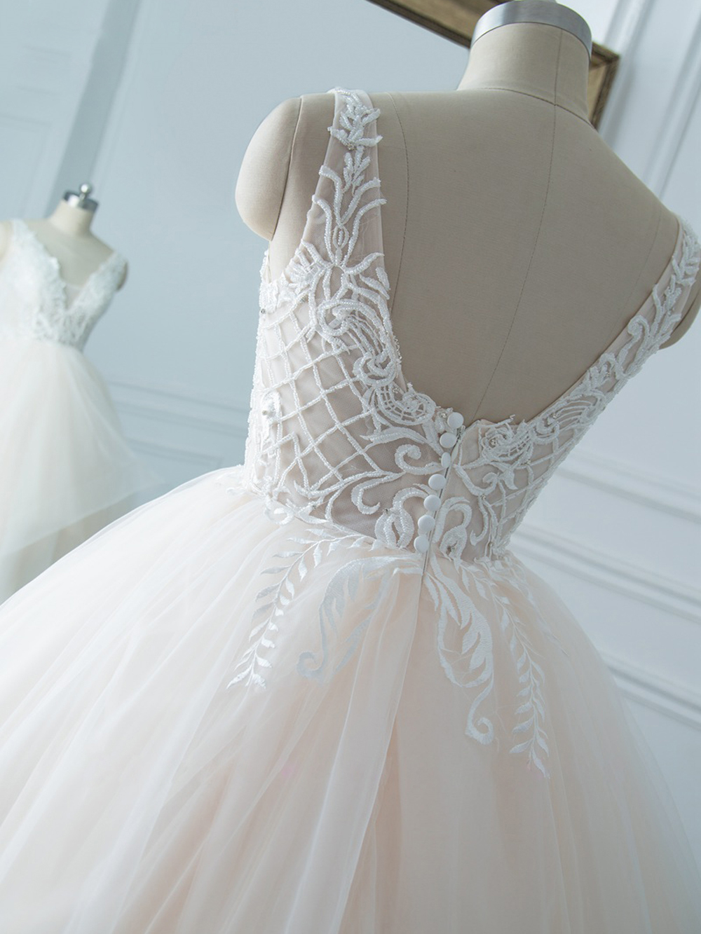Elegant Ruffled Sliky Tulle V-Neck A-Line Wedding Dress Champaghe linning and ivory tulle Sleevess Beaded Pearls Appliques Bridal Gowns can customize
