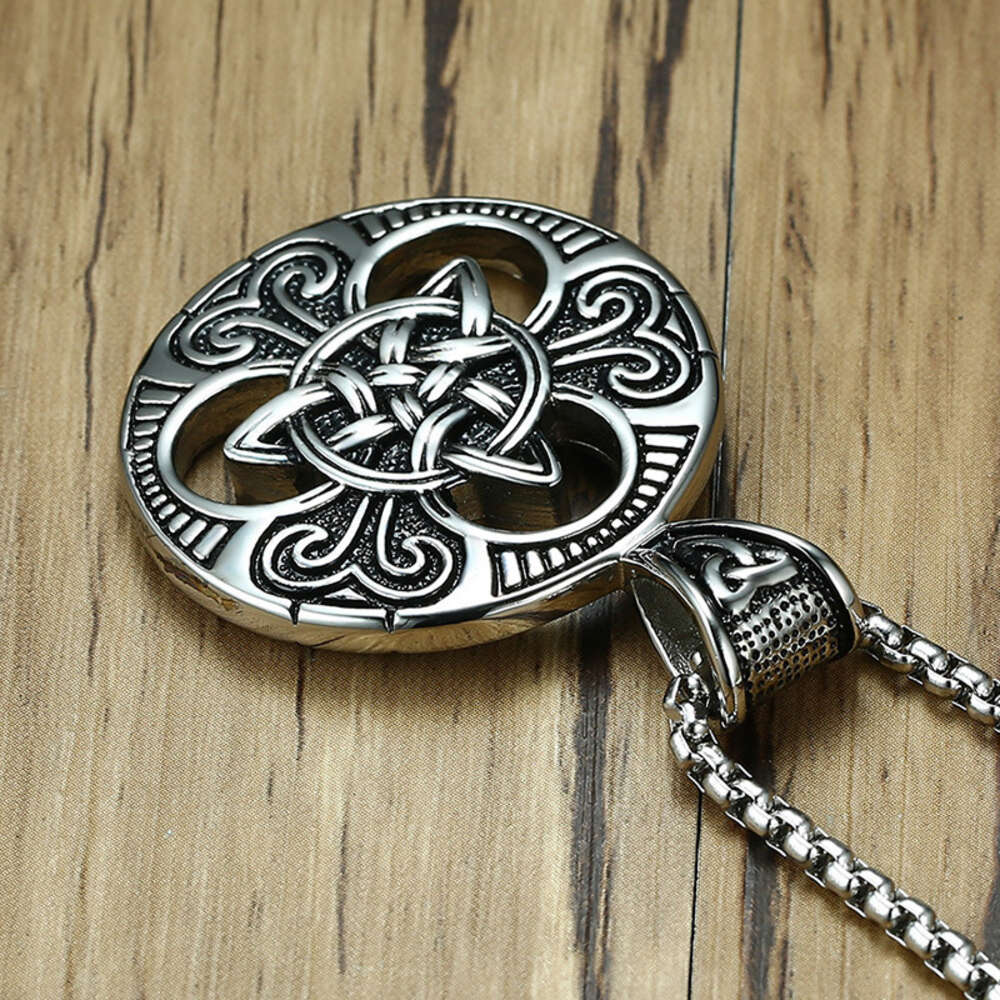 Celtic Trinity Knot Circle Tag Pendant Necklace Triquetra Symbol Round Charm With Stainless Steel Chain Punk Irish Concentric Knot Jewelry Accessories