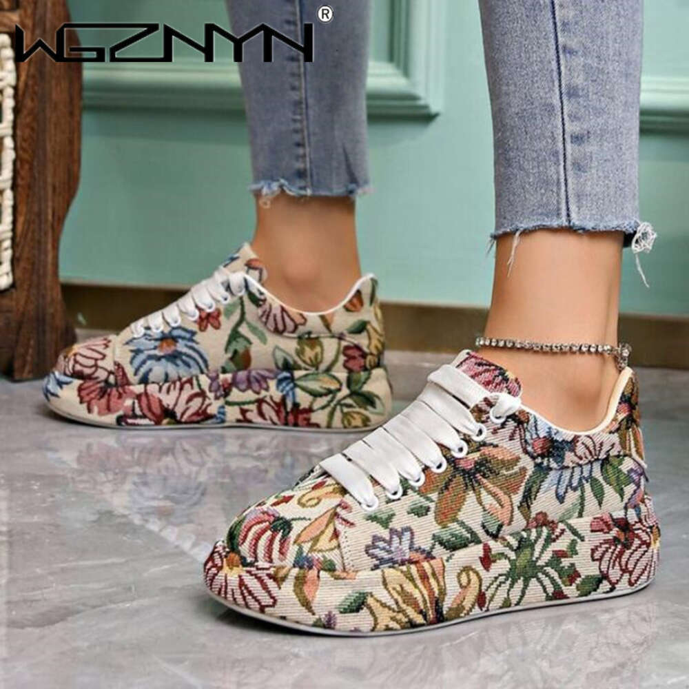 Designer Women's Cartoon Graphic Lace-up Chunky Sneakers Platform Graffiti Shoes Classic Streetwear Trainers Zapatos