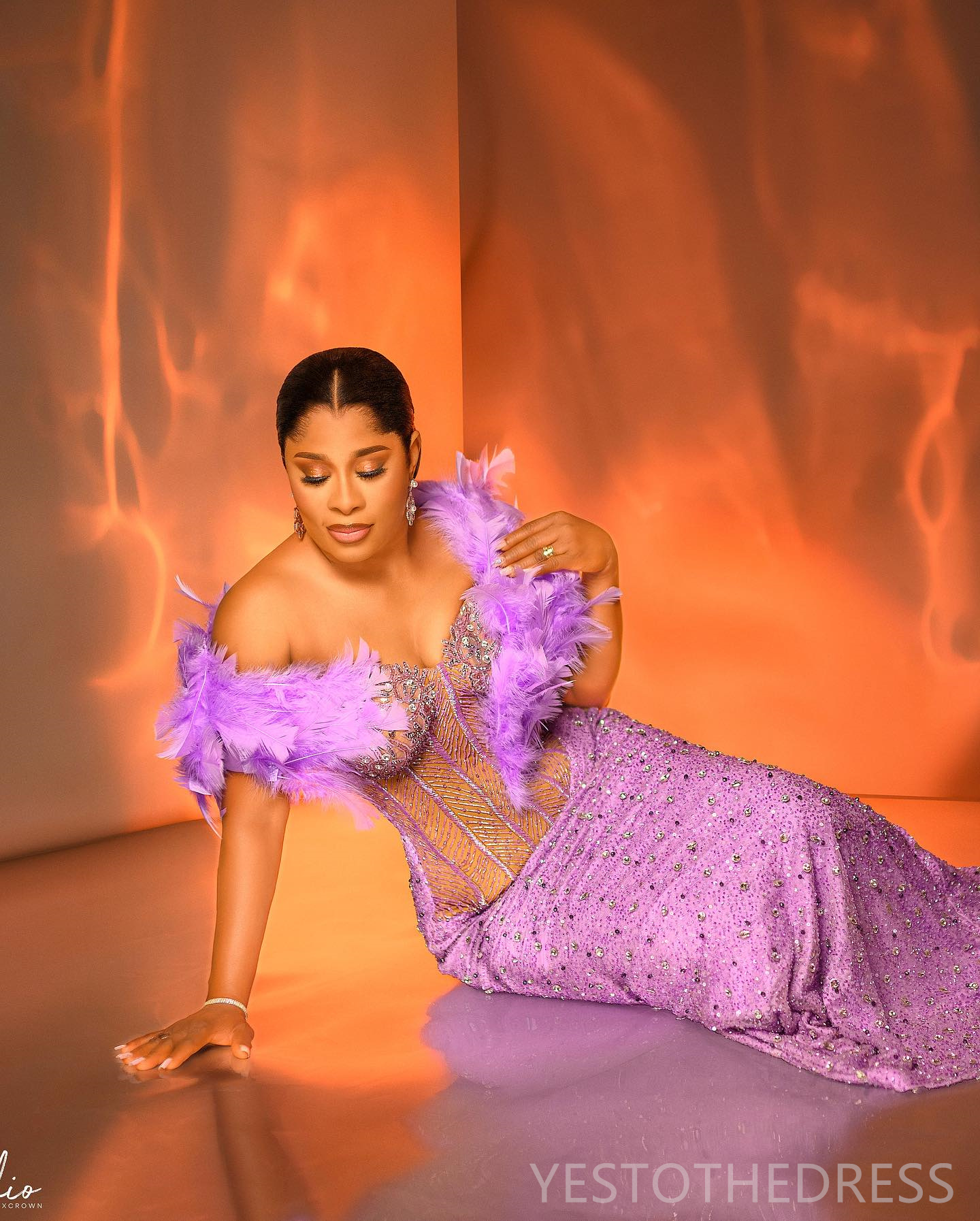 2024 Luxurious Purple Prom Dresses Plus Size Promdress With Detachable Train and Feathered Wrap Illusion Mermaid Beaded Lace Rhinestones REception Gow