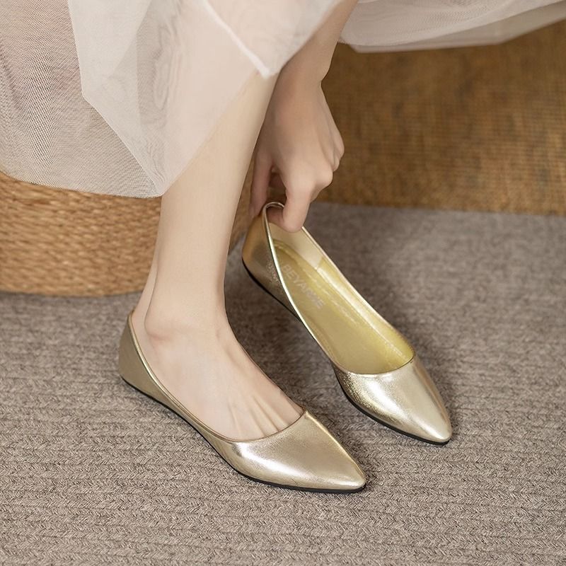 Soft Single Comfortable Handmade Giant for Women's 2024 Summer New Pointed Shallow Mouth One Step Commuting Flat Bottom Free Mail Small Leather S