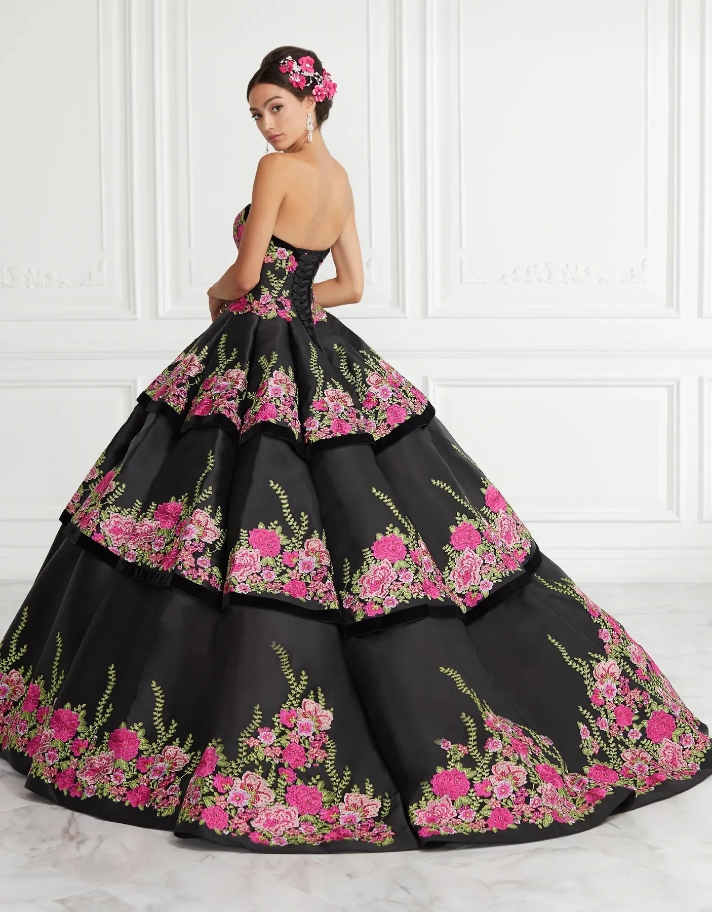 Black Mexican Quinceanera Dresses Ball Gown Sweetheart Tulle Tiered Appliques Puffy Charro Sweet 16 Dresses 15 Anos