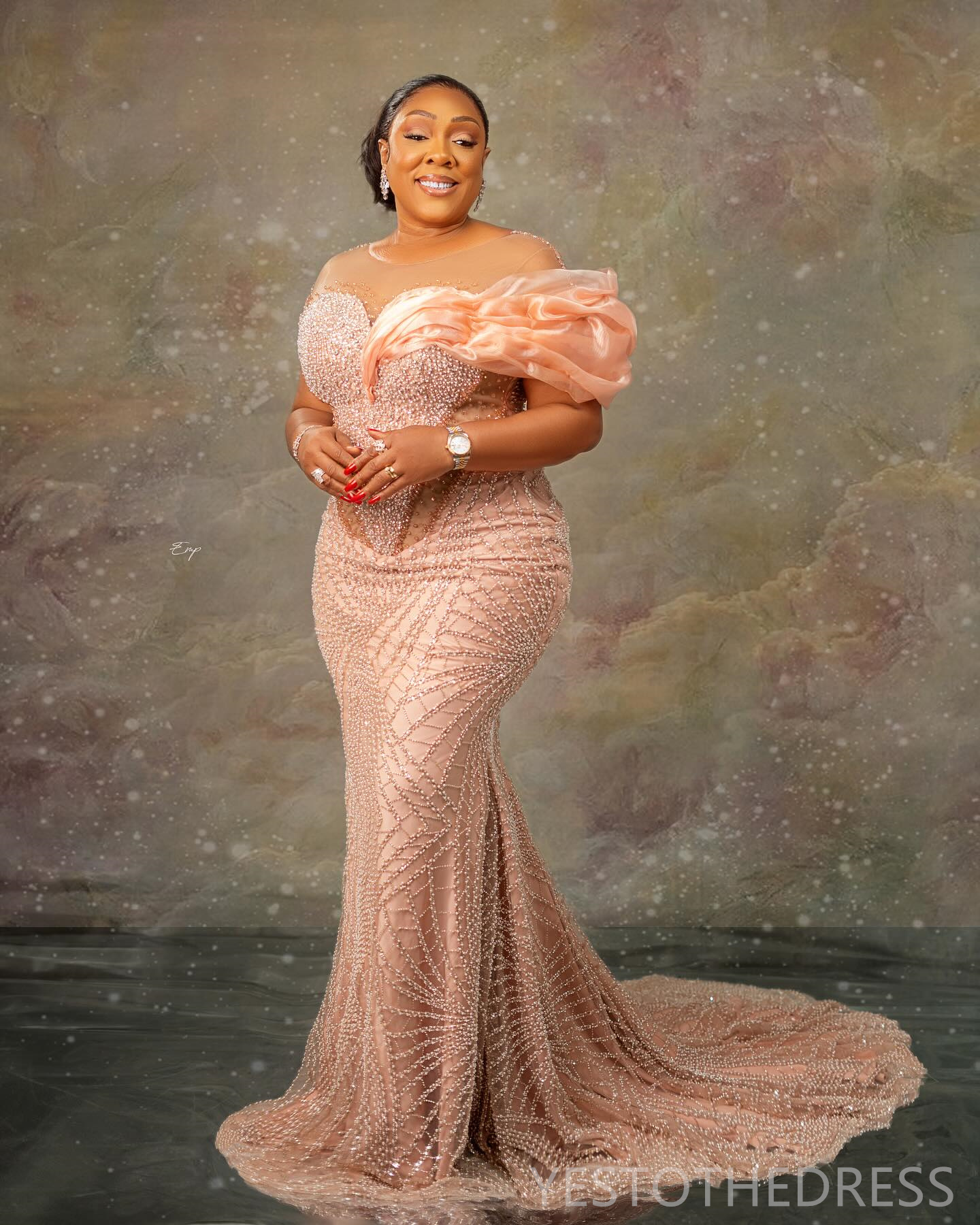 2024 Luxurious Gold Prom Dresses Plus Size Evening Dresses Elegant Illusion Promdress Short Sleeves Beaded Pearls Crystals Lace Second Reception Gowns