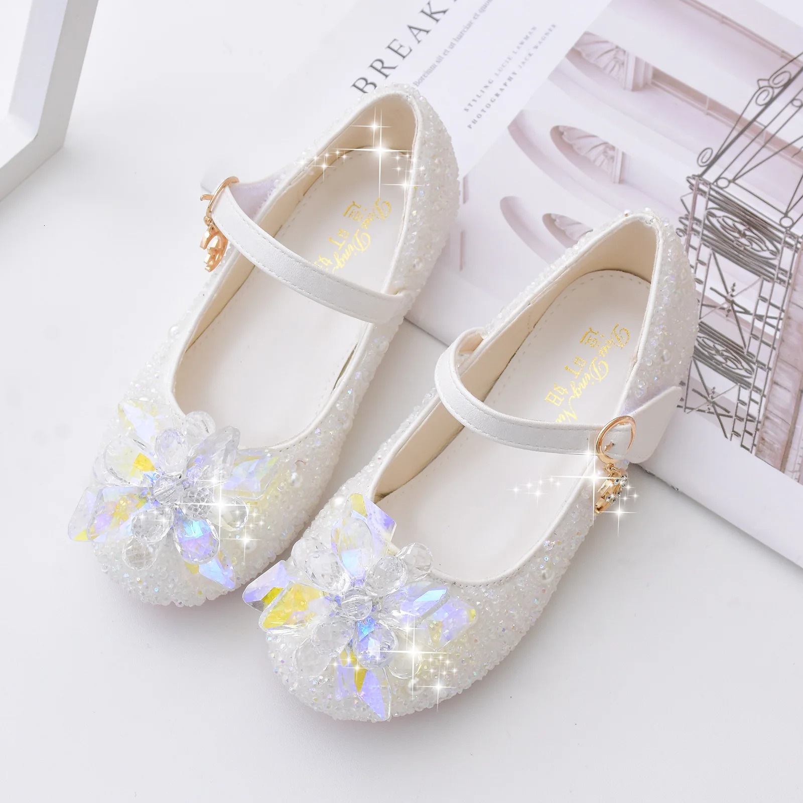 Girls leather shoes princess shoes childrens shoes with round toes and soft soles big girls with flat heels princess crystal shoes party shoes 240516