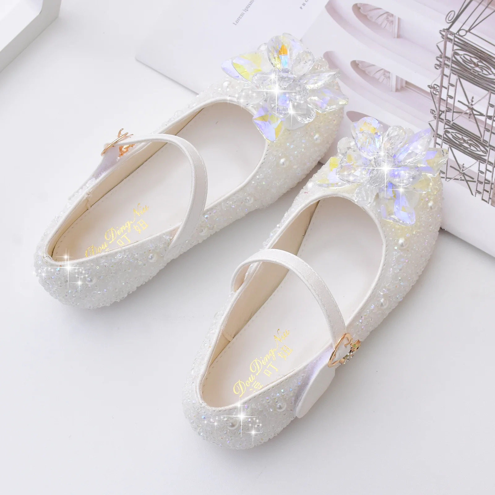 Girls leather shoes princess shoes childrens shoes with round toes and soft soles big girls with flat heels princess crystal shoes party shoes 240516