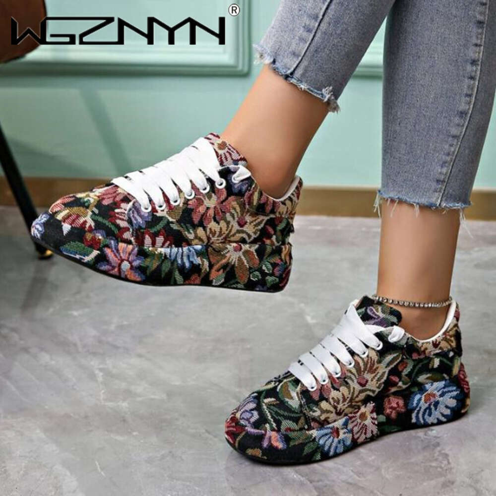 Designer Women's Cartoon Graphic Lace-up Chunky Sneakers Platform Graffiti Shoes Classic Streetwear Trainers Zapatos