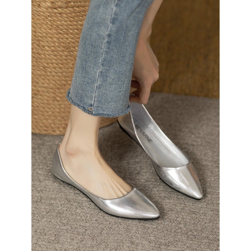 Soft Single Comfortable Handmade Giant for Women's 2024 Summer New Pointed Shallow Mouth One Step Commuting Flat Bottom Free Mail Small Leather S