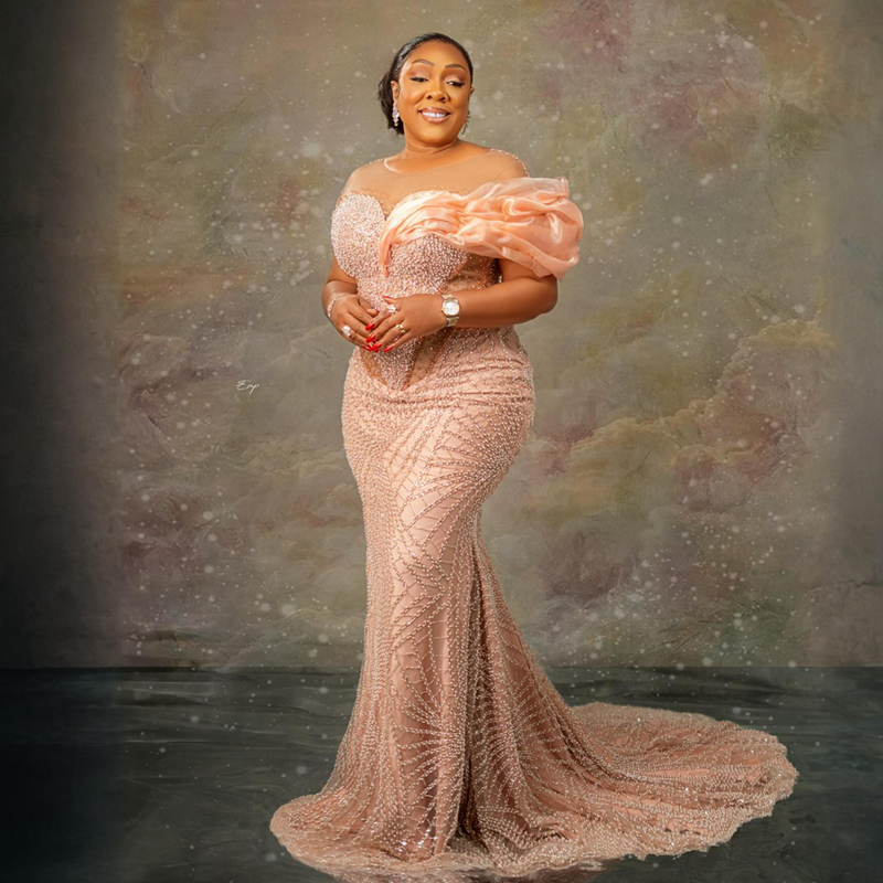 2024 Luxurious Gold Prom Dresses Plus Size Evening Dresses Elegant Illusion Promdress Short Sleeves Beaded Pearls Crystals Lace Second Reception Gowns