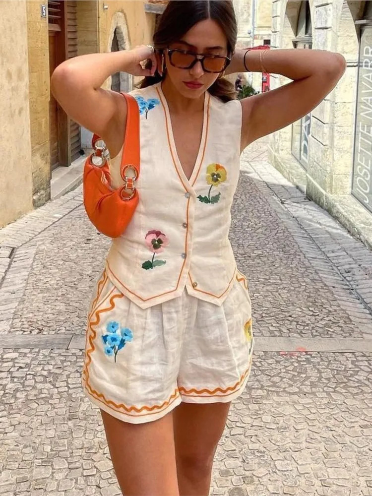 Beach Embroidery Vest Shorts Set Women Flower Vneck Sleeveless Button Female 2 Piece Sets 2024 Summer Fashion Holiday Lady Suit 240529