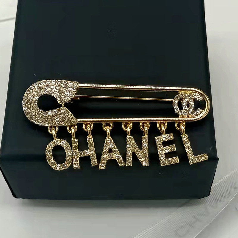 Designer Pearl Brooches Fashion Mens Womens Brand Pendant Brooche Sweater Suit Brought Pin Clothing Jewelry Accessories