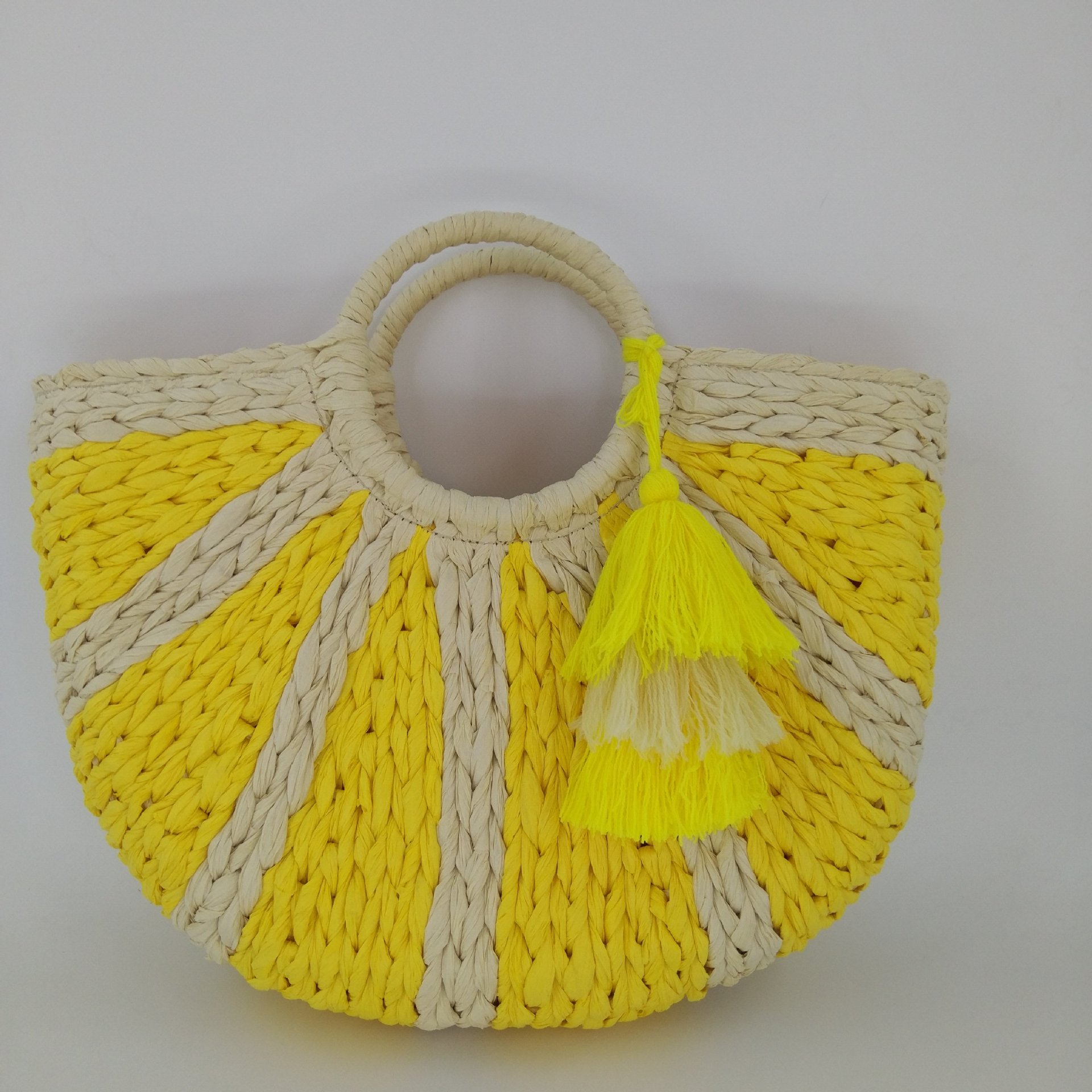 Designer handbag, women's retro cute grass woven bag, fashionable and simple, large capacity shopping bag, beach women's grass woven handbag