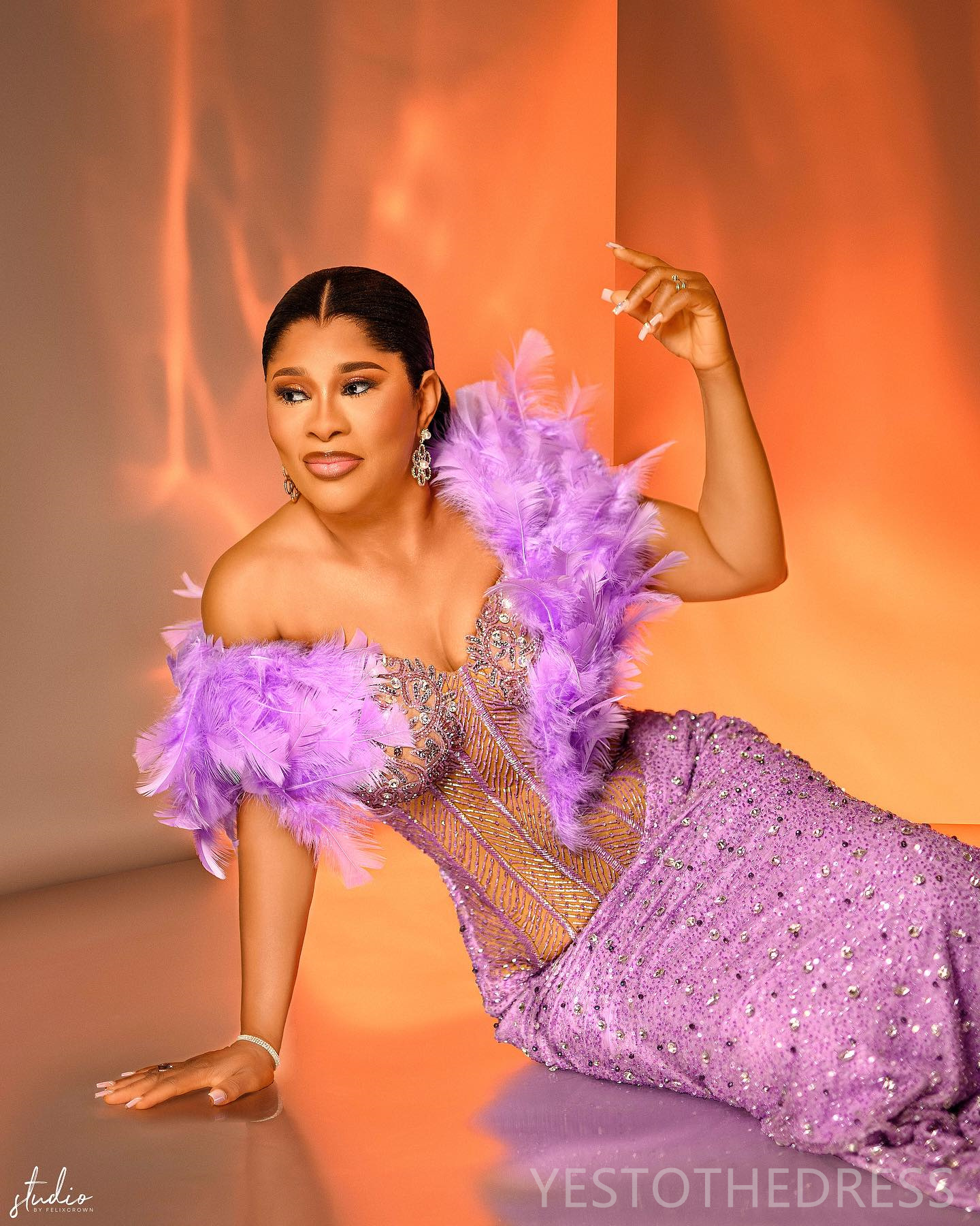 2024 Luxurious Purple Prom Dresses Plus Size Promdress With Detachable Train and Feathered Wrap Illusion Mermaid Beaded Lace Rhinestones REception Gow