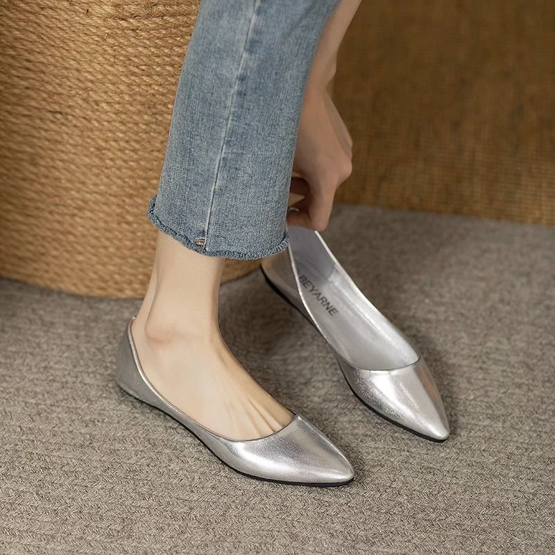 Soft Single Comfortable Handmade Giant for Women's 2024 Summer New Pointed Shallow Mouth One Step Commuting Flat Bottom Free Mail Small Leather S
