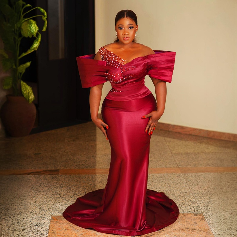 2024 Burgundy Plus Size Evening Dresses Elegant Prom Dresses for Special Occasions Sheer Neck Illusion Mermaid Beaded Birthday Dress Engagement Party 