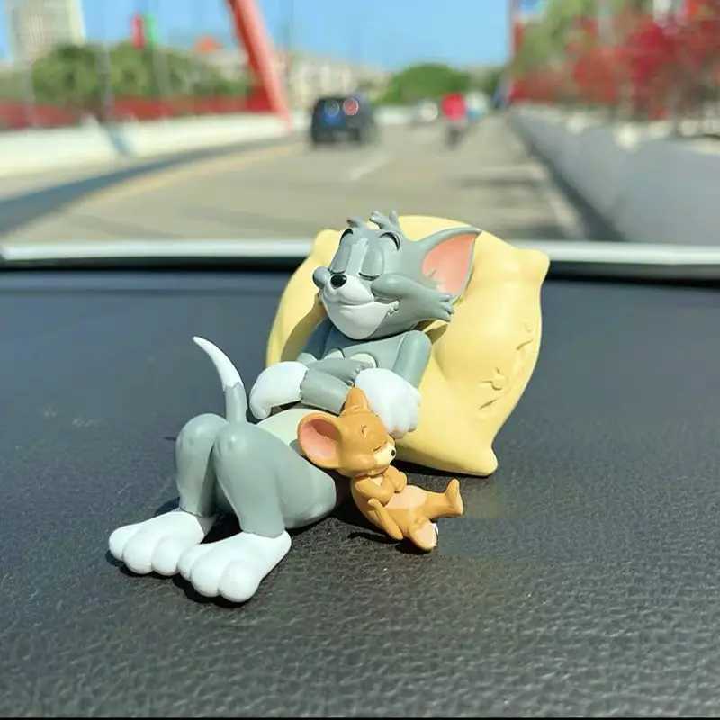 Action Figurines Tom and Jerry Car Ornament Cute Cat Figurines Toys Desk Decorations Adorable Collectible Toy Figures for Auto Interior S25716