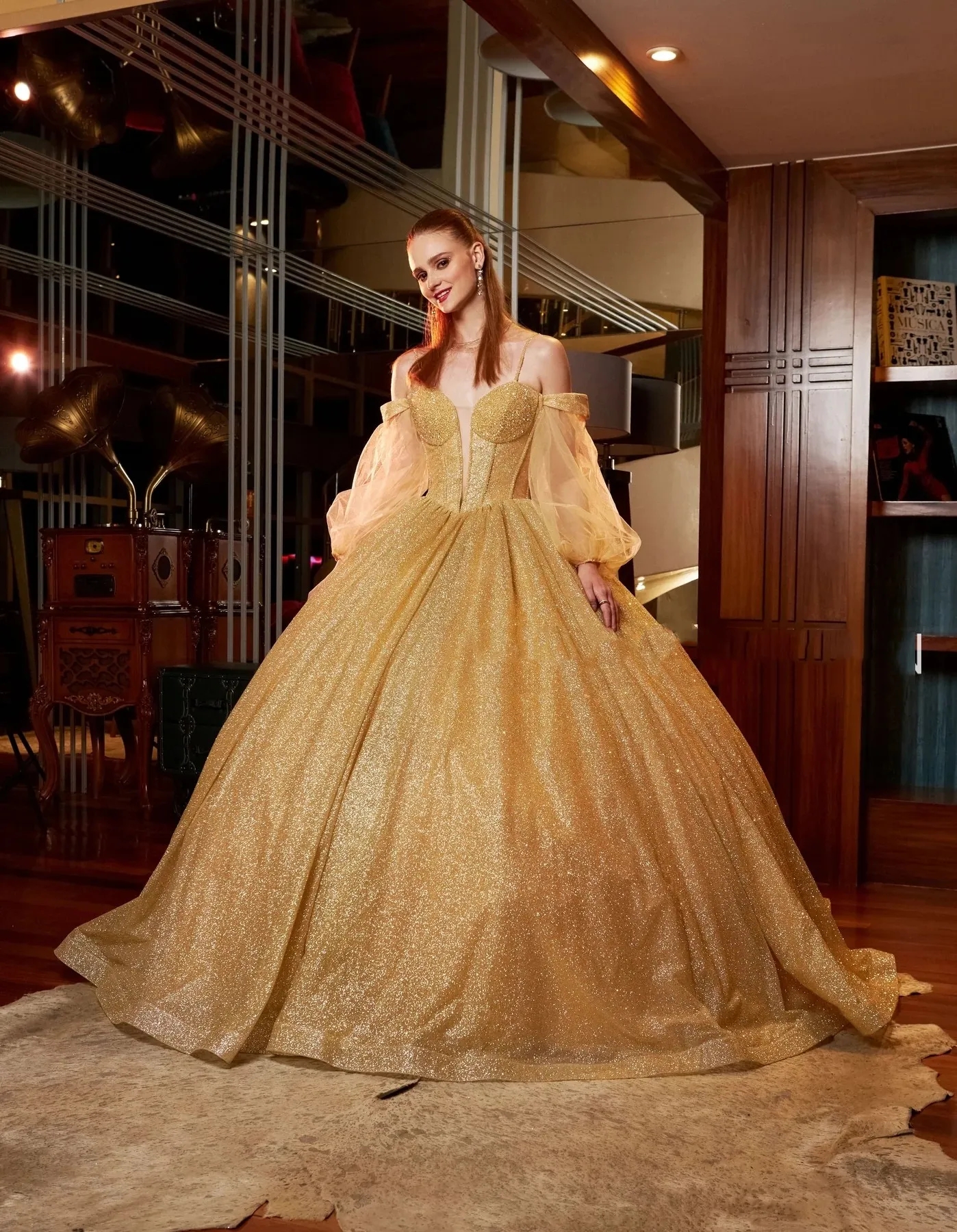 Gold Mexican Quinceanera Dresses Ball Gown Spaghetti Straps Sparkly Puffy Charro Sweet 16 Dresses 15 Anos