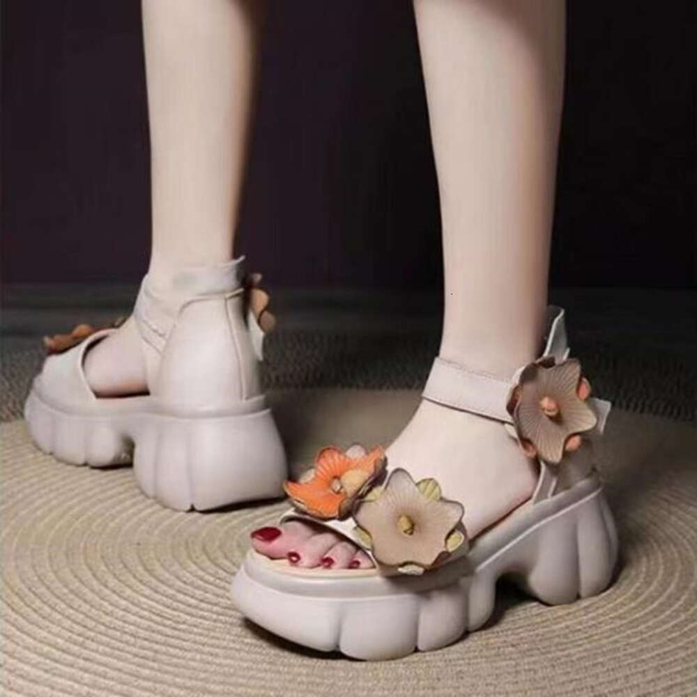 Hot Sale Fashion Hook 2024 Summer Designer Women Wedge Slipper Platform Shoes Genuine PU Leather Ladies Appliques Sandals