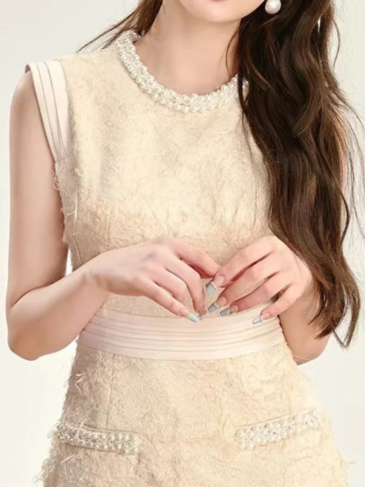 UCXQ Korean Style Coarse Tweed Pearl Vest Dress Elegant Apricot Sleeveless Waist Up Dresses Women Spring Summer 23A8131 240529