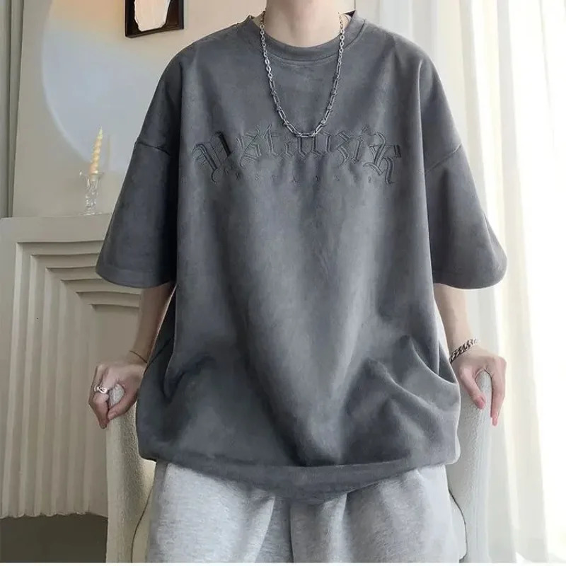 Retro Letter Round Embroidered Suede Short Sleeved T-shirt for Men and Women Summer Ins Fashion Trend Loose Comfy Couple Tee 240530