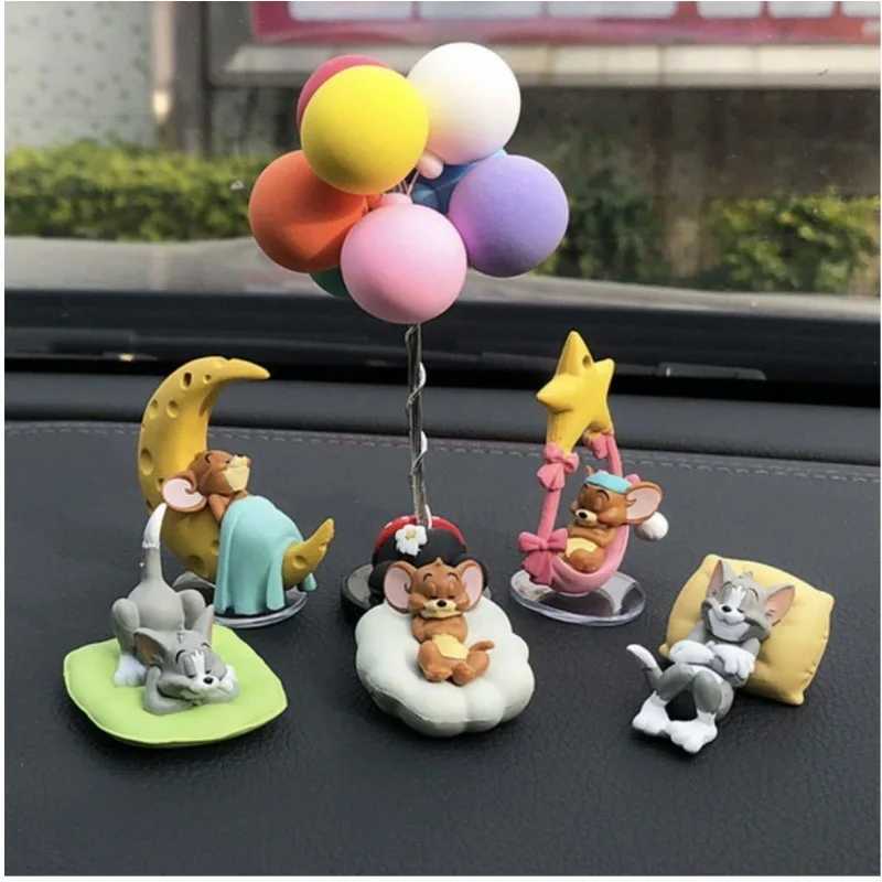 Action Figurines Tom and Jerry Car Ornament Cute Cat Figurines Toys Desk Decorations Adorable Collectible Toy Figures for Auto Interior S25716