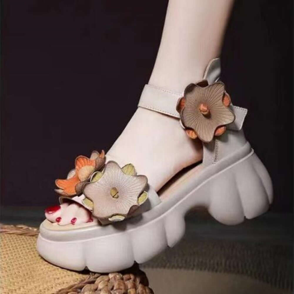Hot Sale Fashion Hook 2024 Summer Designer Women Wedge Slipper Platform Shoes Genuine PU Leather Ladies Appliques Sandals