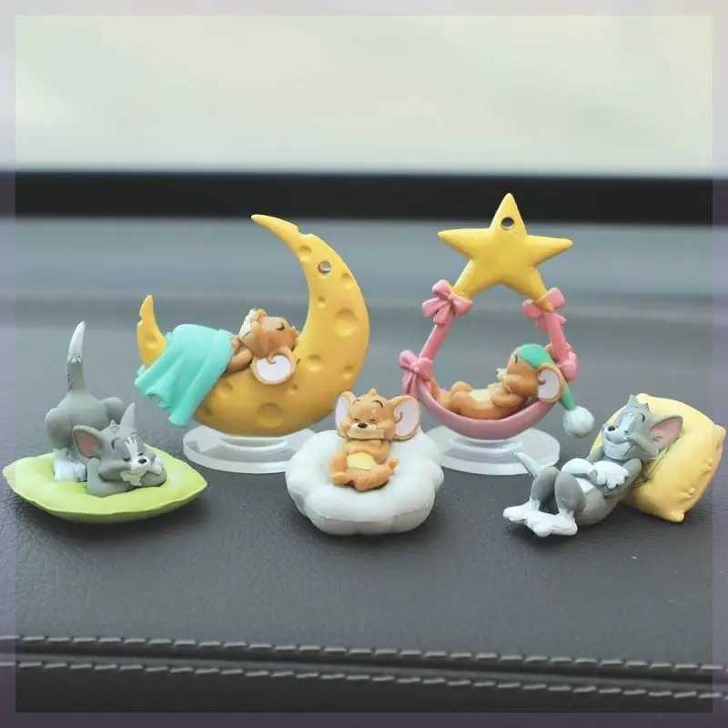 Action Figurines Tom and Jerry Car Ornament Cute Cat Figurines Toys Desk Decorations Adorable Collectible Toy Figures for Auto Interior S25716