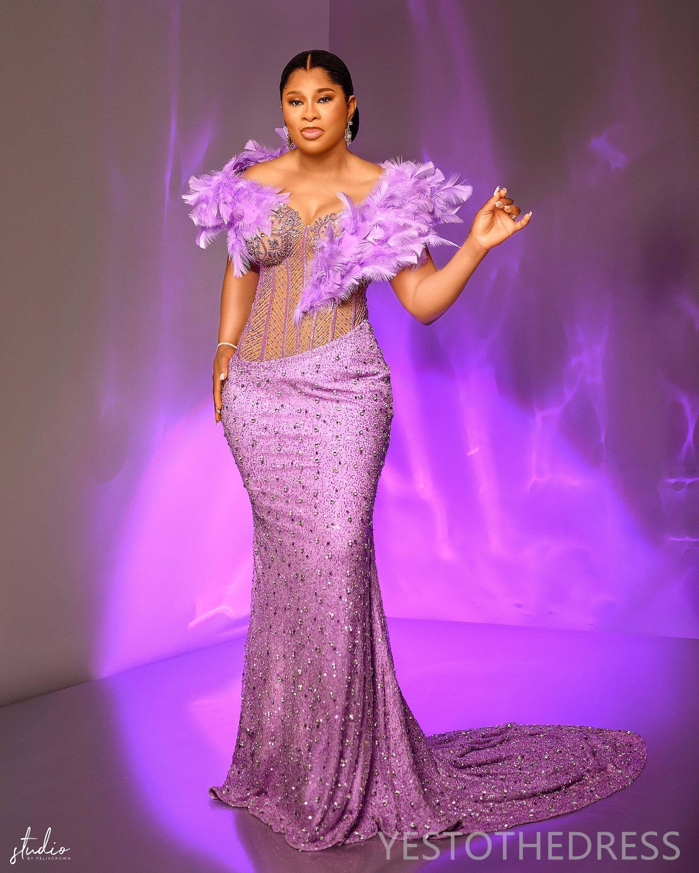 2024 Luxurious Purple Prom Dresses Plus Size Promdress With Detachable Train and Feathered Wrap Illusion Mermaid Beaded Lace Rhinestones REception Gow