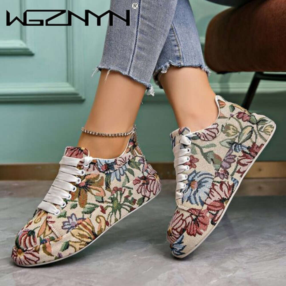 Designer Women's Cartoon Graphic Lace-up Chunky Sneakers Platform Graffiti Shoes Classic Streetwear Trainers Zapatos