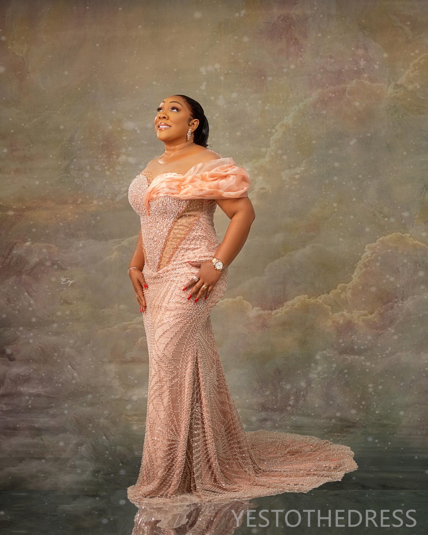 2024 Luxurious Gold Prom Dresses Plus Size Evening Dresses Elegant Illusion Promdress Short Sleeves Beaded Pearls Crystals Lace Second Reception Gowns