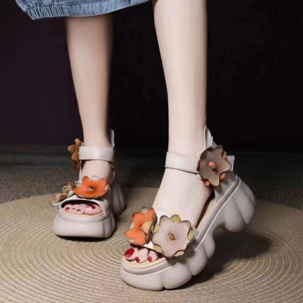 Hot Sale Fashion Hook 2024 Summer Designer Women Wedge Slipper Platform Shoes Genuine PU Leather Ladies Appliques Sandals