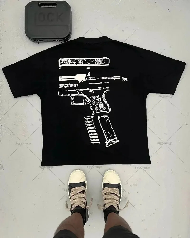 Fashionable Gothic Letter Print Pattern Oversized T-Shirt Mens Y2K Street Hip Hop Harajuku Casual Loose Short Sleeve Top 240530