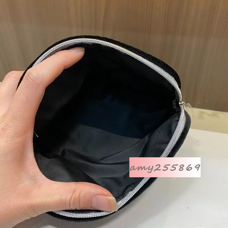 17X6X11CM Fashion storage bags black veet shell shaped beauty vip zipper organization classical embroidery letters case gift packing box
