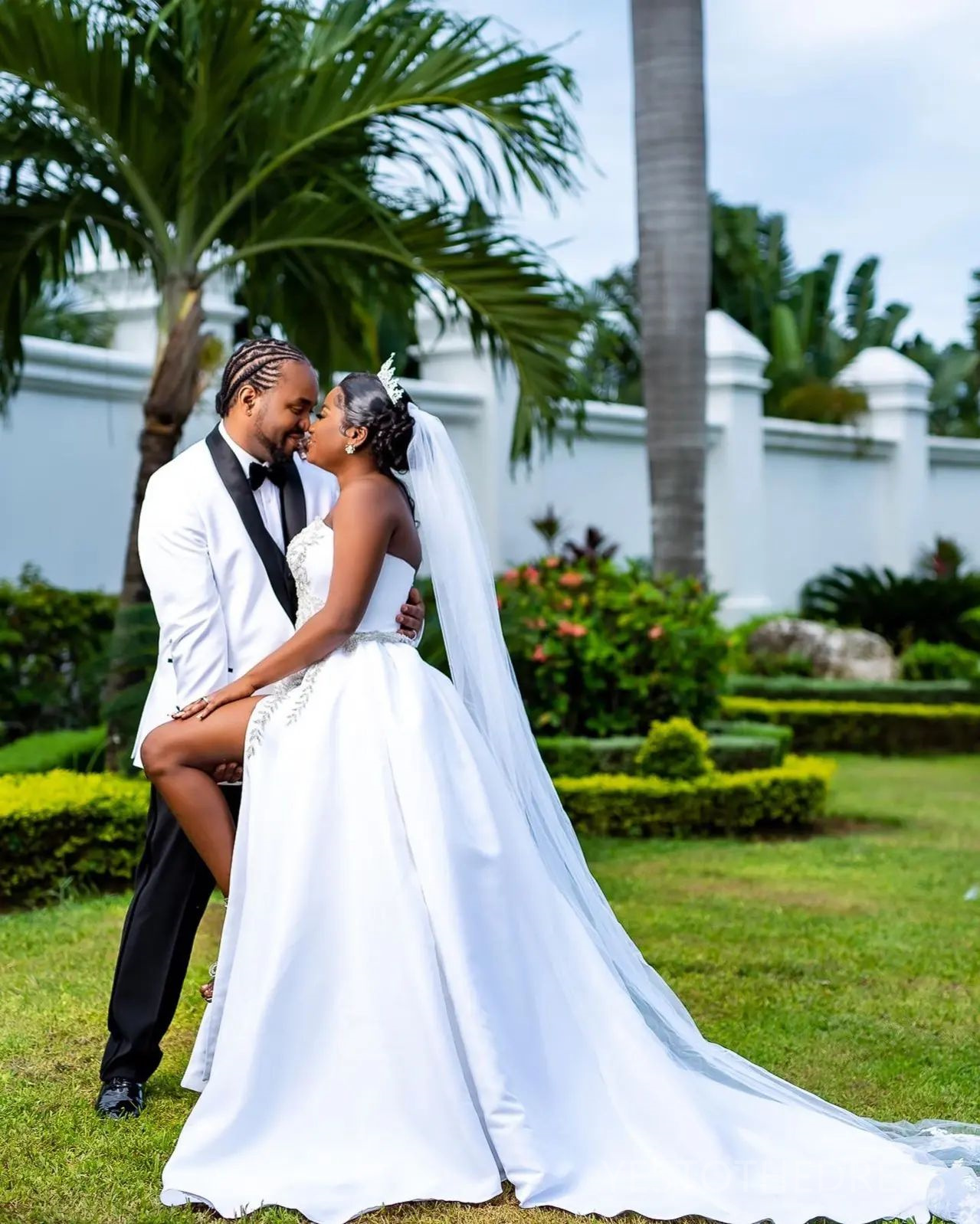 2024 Plus Size Mermaid Dresses Bride With Detachable Train Bridal for African Black Women One Shoulder Side Split Rhies Wedding Gowns D252
