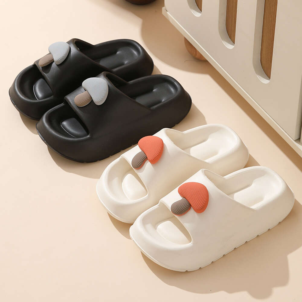 Stepping On Feces Feeling Cool Slippers. Summer Indoor Stay At Home With Thick Soles And Anti Slip Home. Couples Can Wear EVA Slippers Outside For Wom