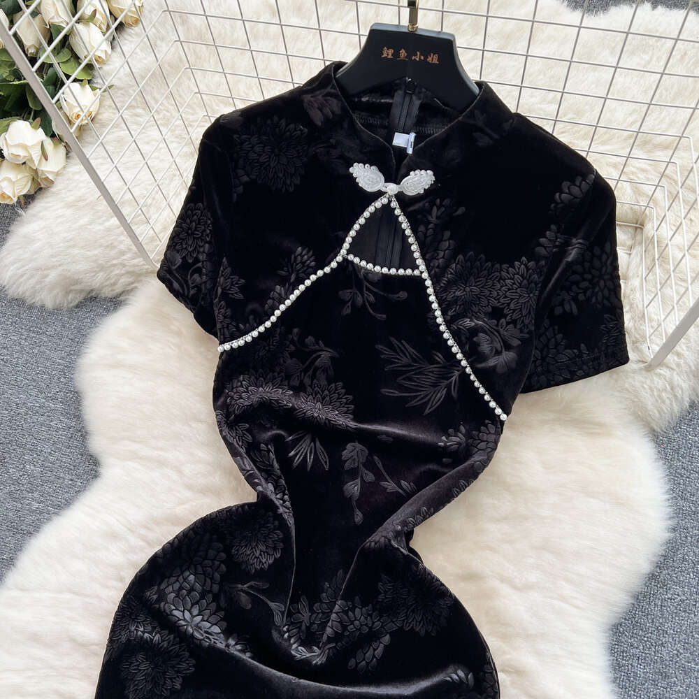 Improved Chinese style velvet embossed slit dress for womens mid length slim fitting beaded standing neck qipao