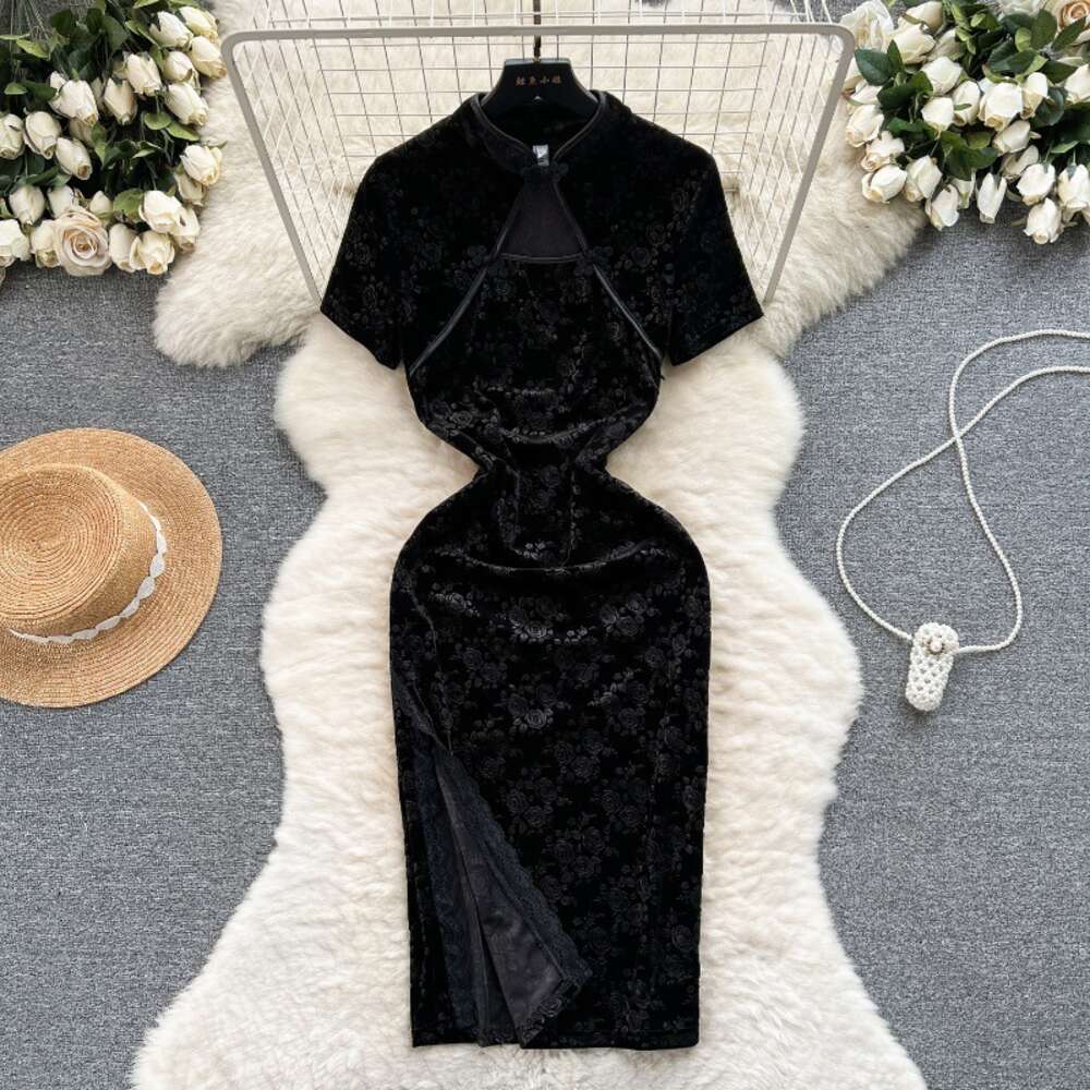 Young girls Chinese style improved cheongsam dress with standing collar and waist cinching slim fitting velvet printed dress