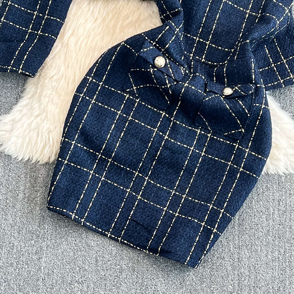 Autumn and winter small fragrant style coarse tweed coat two-piece set of fashionable V-neck waistband slimming effect sleeveless A-line suspender ski