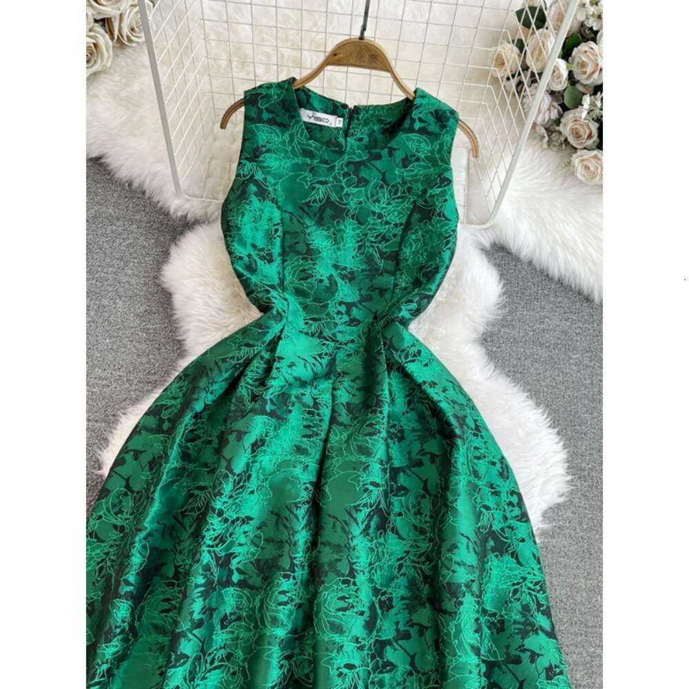 High end light luxury socialite temperament round neck waistband slimming effect mid length A-line large hem jacquard vest dress summer