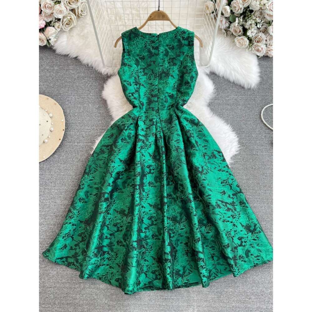 High end light luxury socialite temperament round neck waistband slimming effect mid length A-line large hem jacquard vest dress summer