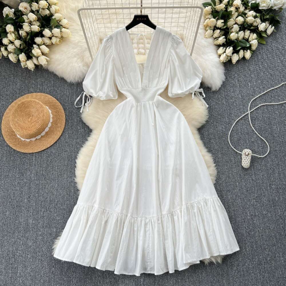 White Dress Womens 2024 New French Bubble Sleeves Luxury Pleated Deep V-neck Slim Fit Mid length Dress