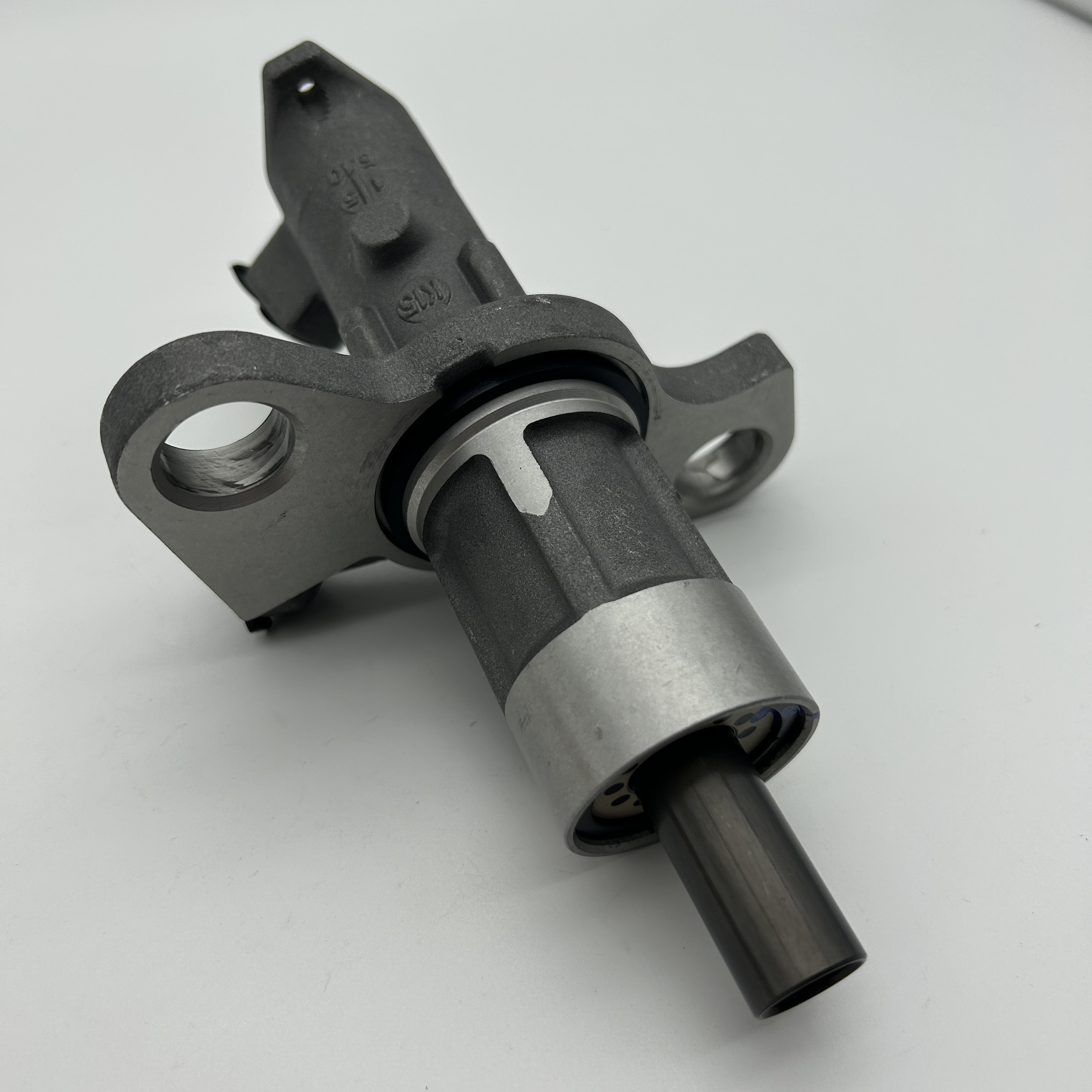 Brake master cylinder / Applies to BUICK CADILLAC CHEVROLET ALLURE ALLURE VERANO CRUZE MALIBU with Front Disc Brakes