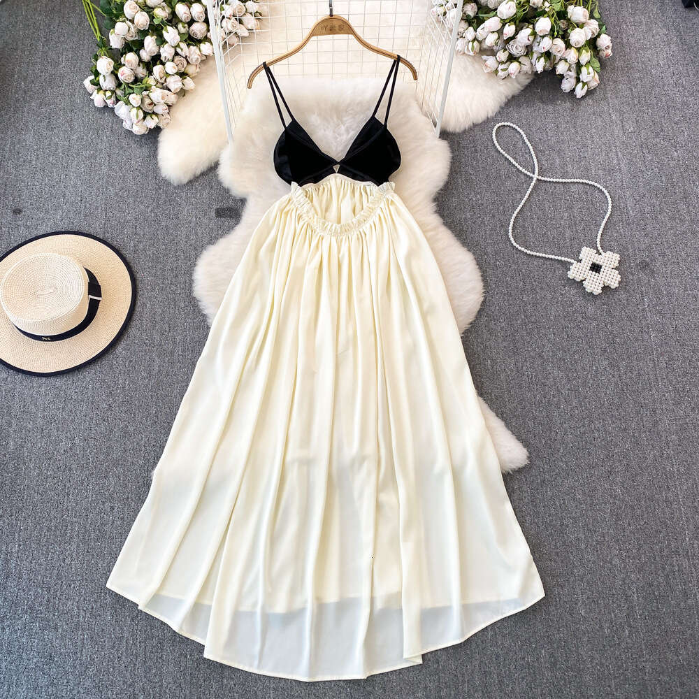 Bohemian contrasting strapless waist cinched backless A-line suspender dress for travel photography seaside vacation large hem long skirt